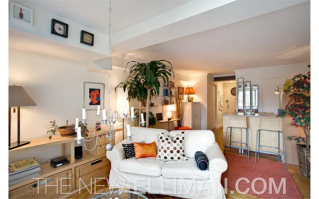 Rented by Douglas Elliman | media 19
