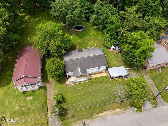 5th image of 406 Hill Dr