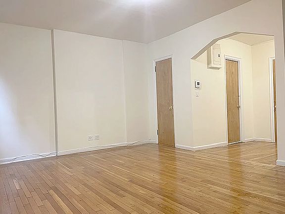 3rd image of 239 E 39th St APT 1R