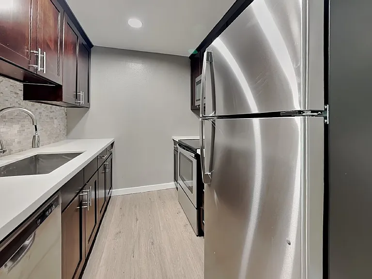 1105 S Woodlawn St #2 — Photo 6