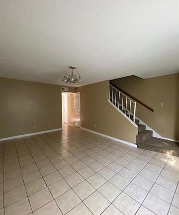2nd image of 2514 Division St