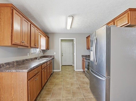 5th image of 102 Greystone Way