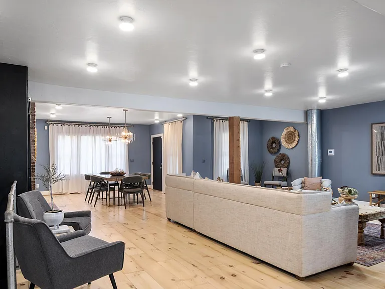 424 NW 30th St — Photo 16