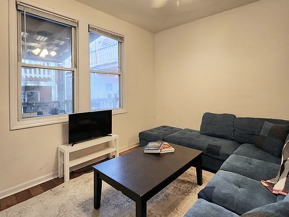 4th image of 2442 N Ashland Ave APT Ch