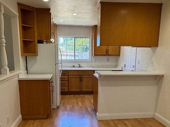 3rd image of 19 Bernice Ct