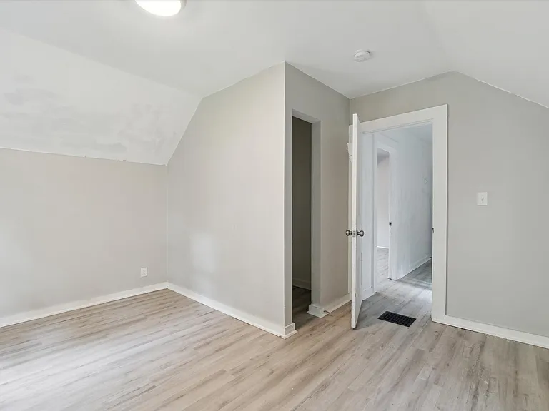 1302 Ogden Ave — Photo 24