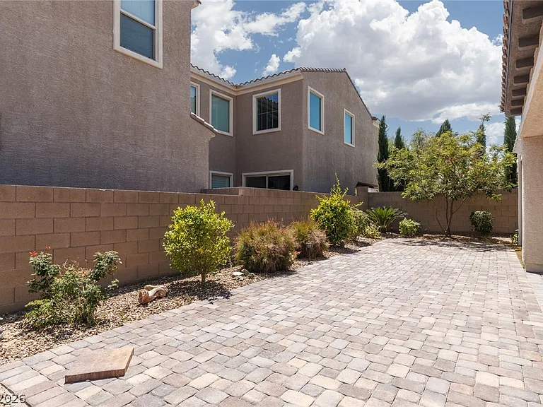 2426 Quiet Ode St — Photo 36