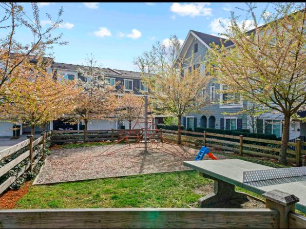 2 bedroom rental in Surrey — photo 17