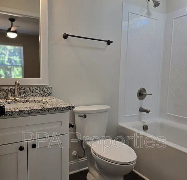 402 Giles St — Photo 17