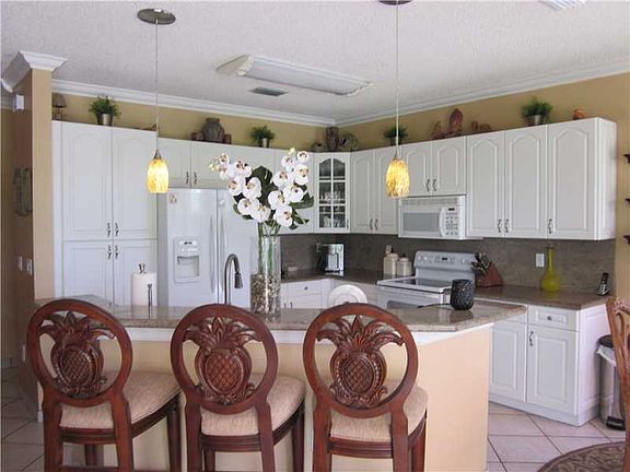 4th image of 15563 NW 11th Ct