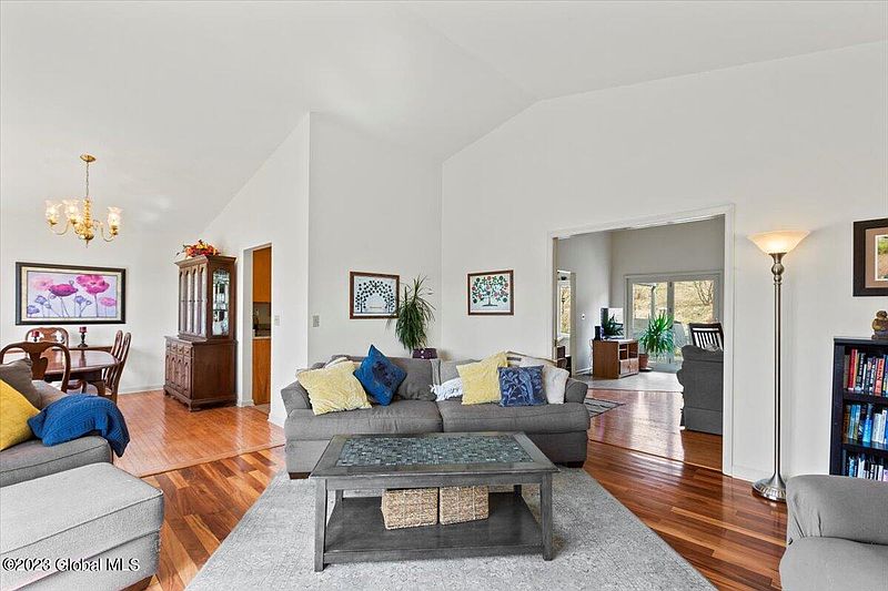 5th image of 324 Poyneer Rd Road