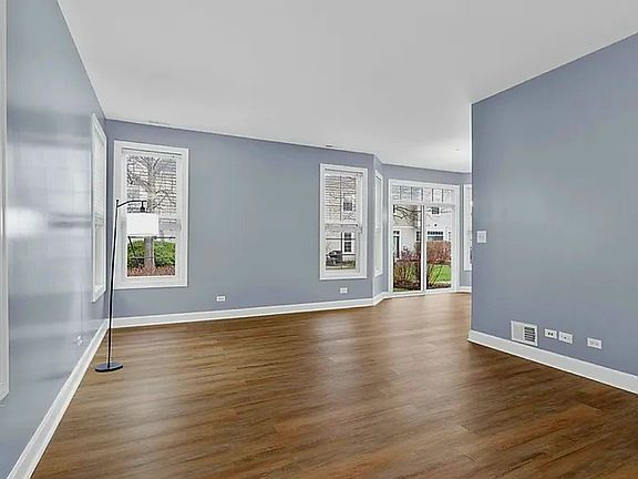 5th image of 4575 Camden Ln