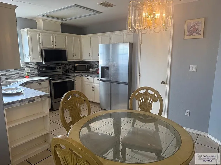 634 Rey Salomon St — Photo 9