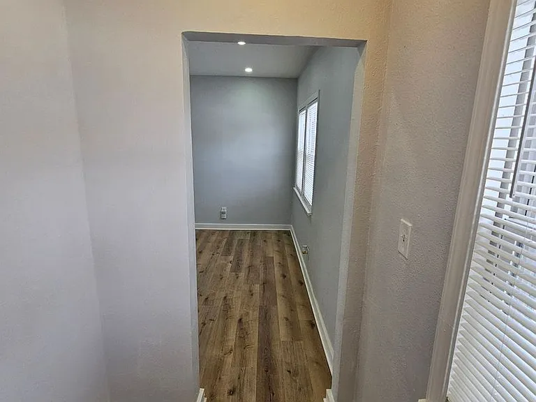 1917 W Atkinson Ave. - 4 Unit — Photo 6