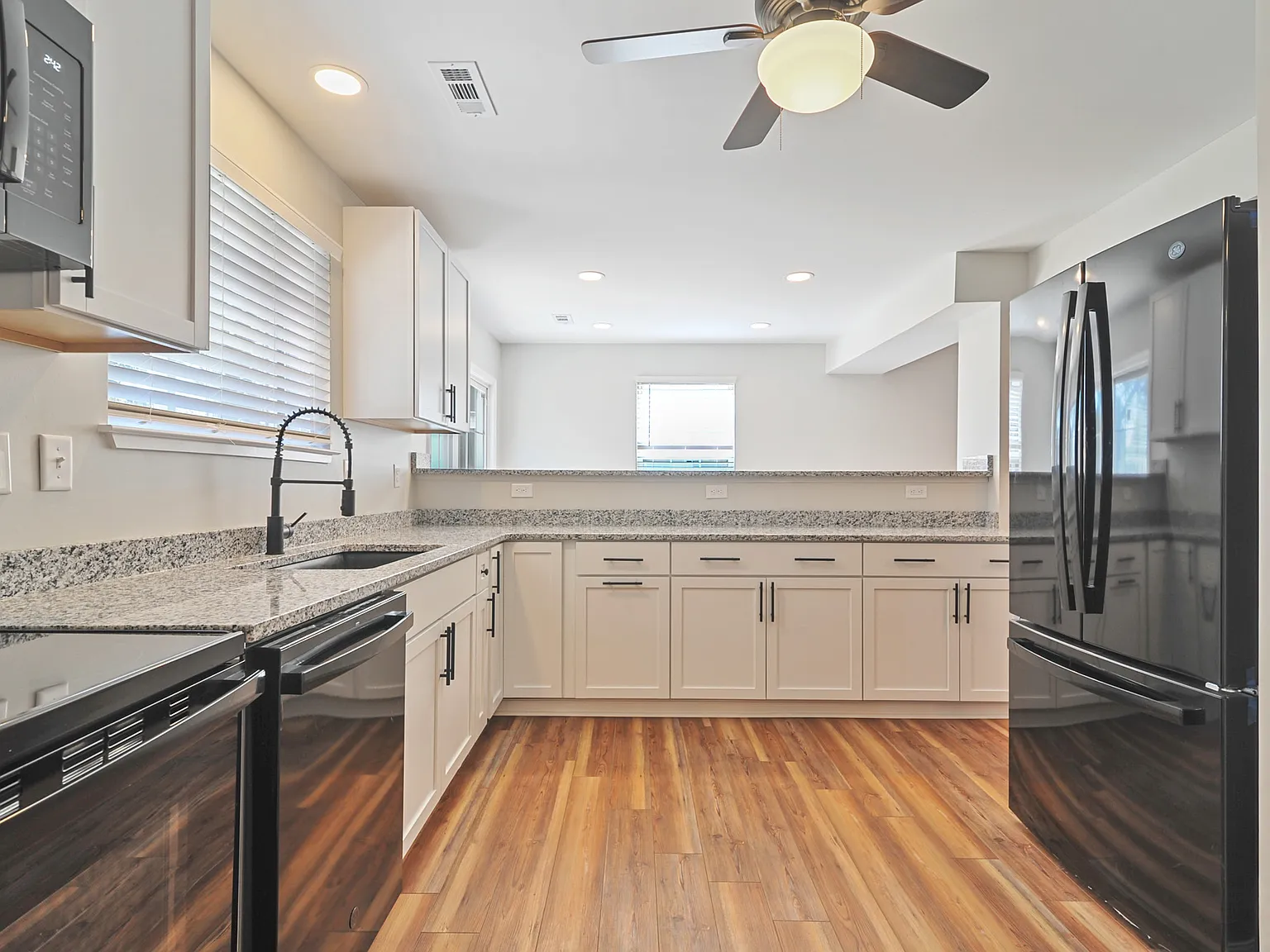 4 bed, 2184 sqft, $2,700 — Photo 3