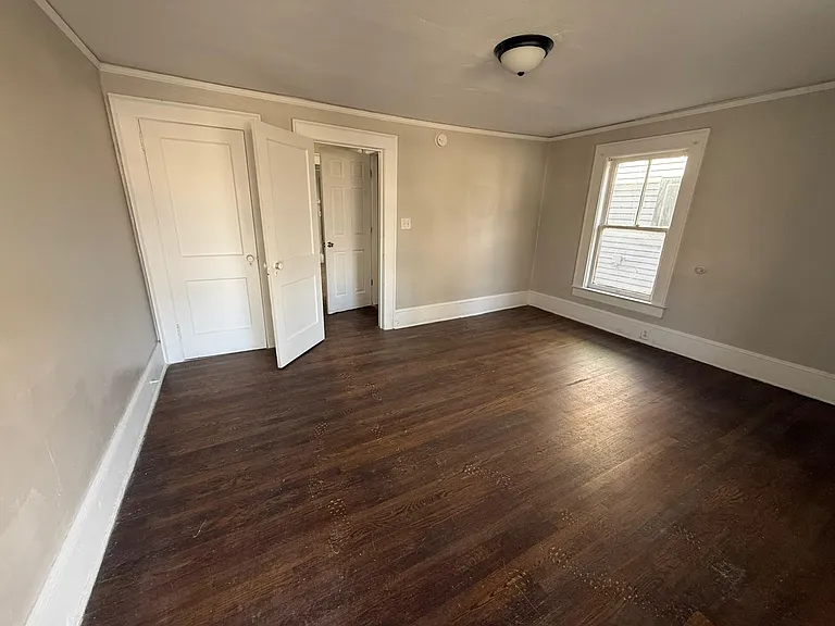 209 Oakwood St #2 — Photo 6
