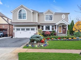 65 Reyam Rd, Lynbrook, NY 11563