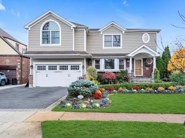 65 Reyam Road, Lynbrook, NY 11563