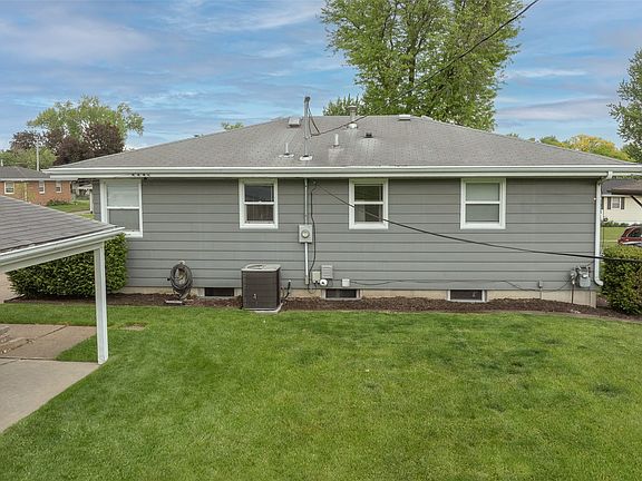 3rd image of 2101 Larry Dr NE