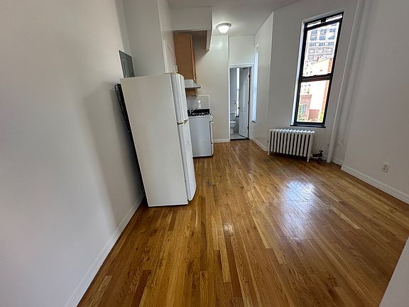 4th image of 79 Sullivan St #5C
