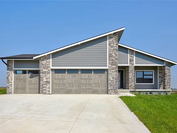 2507 Blooming Heights Dr, Norwalk, IA 50211
