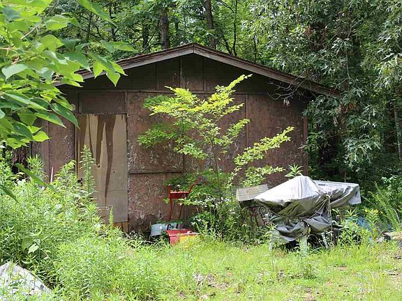 4th image of 162 Evergreen Ln