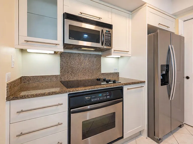 401 SW 4th Ave #401 — Photo 9