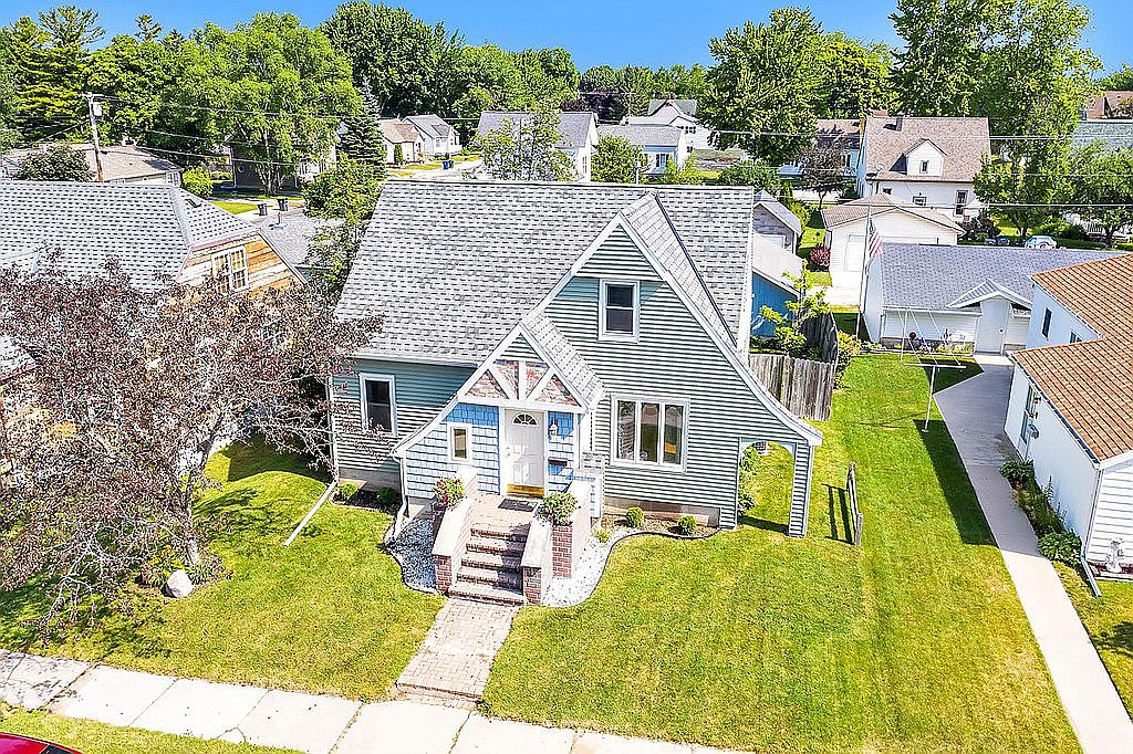 721 Washington St, Algoma, WI 54201 Zillow
