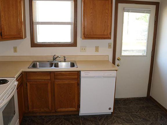 5th image of 120 B St #122