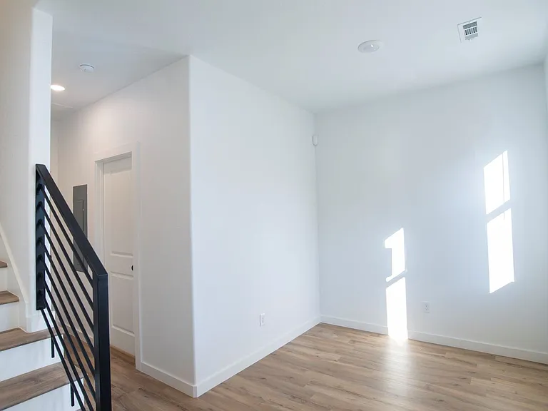 117 N School Ave #2 — Photo 14