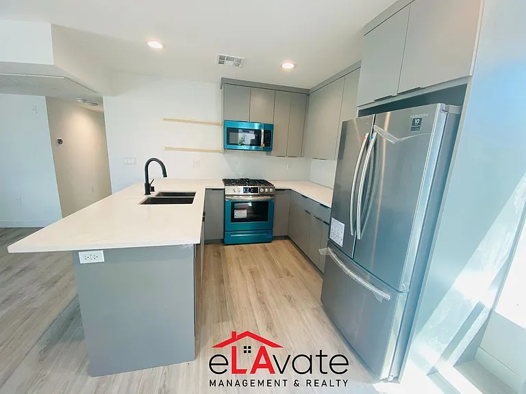 1127 N Virgil Ave — Photo 5