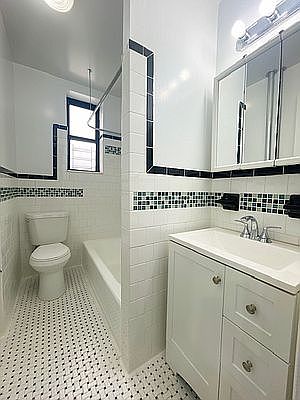 2nd image of 606 E 16th St #2