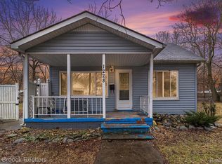 1228 E Meyers Ave, Hazel Park, MI