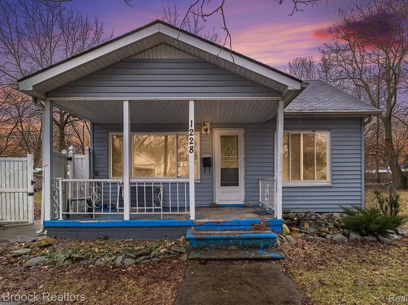 1228 E Meyers Ave, Hazel Park, MI 48030