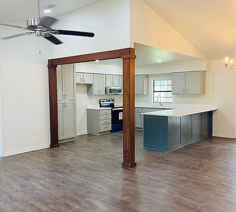 2nd image of 617 Edgewood Cir
