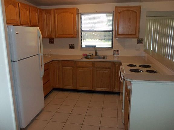 3rd image of 2121 Barcelona Dr