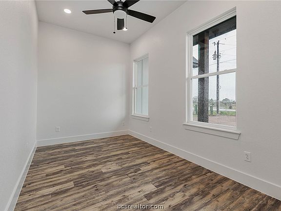 5th image of 16584 Kelton Ln