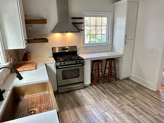 4th image of 606 Harvard St