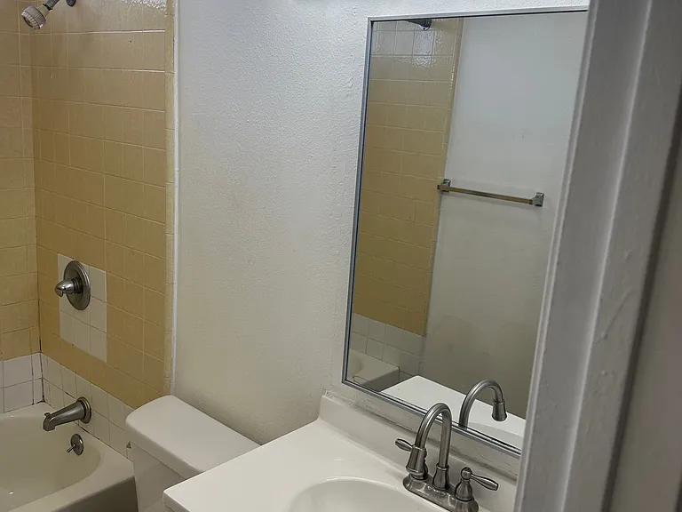 929 N Normandie Ave #5 — Photo 5