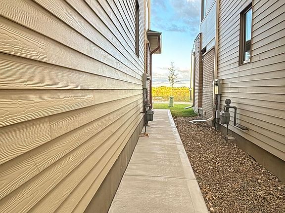 4th image of 159 Rockmelon St #B