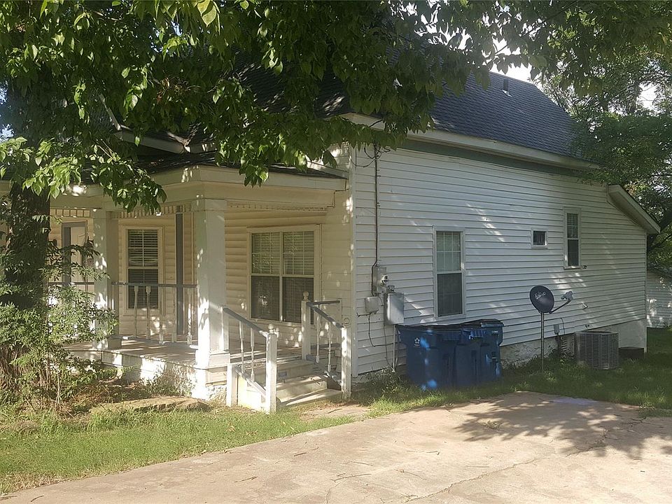 1st image of 824 S Elm St