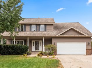 2432 Park Dr, West Des Moines, IA 50265