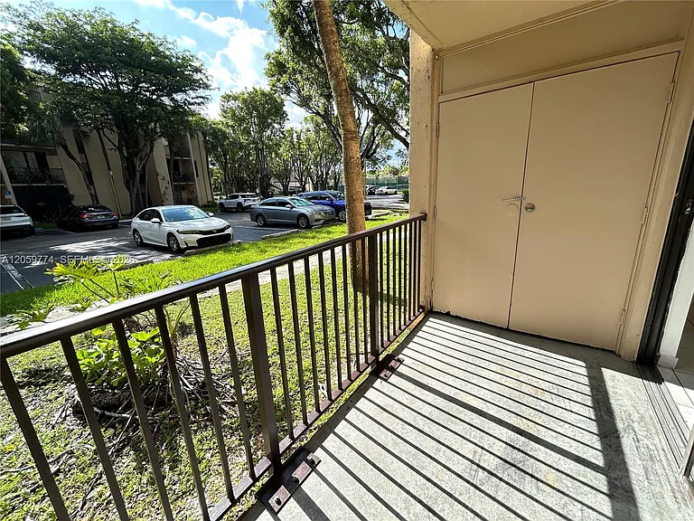 14301 N Kendall Dr #109B — Photo 31