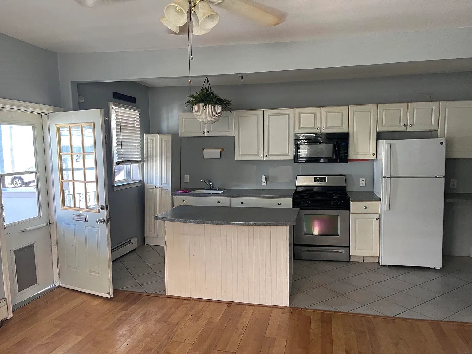 1 bed, 1000 sqft, $2,100 — Photo 2