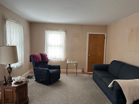 5th image of 124 Felton St