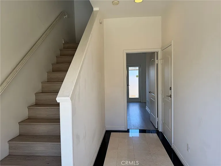 1927 Strathmore Ave #F — Photo 3