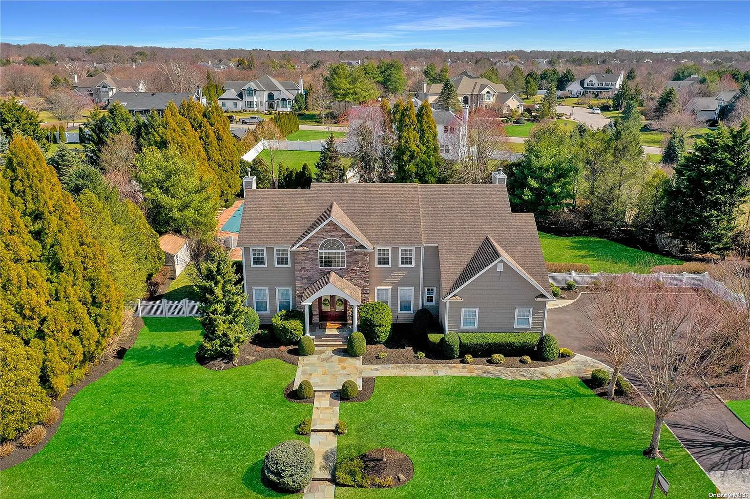 3 Redwood Lane photo 1