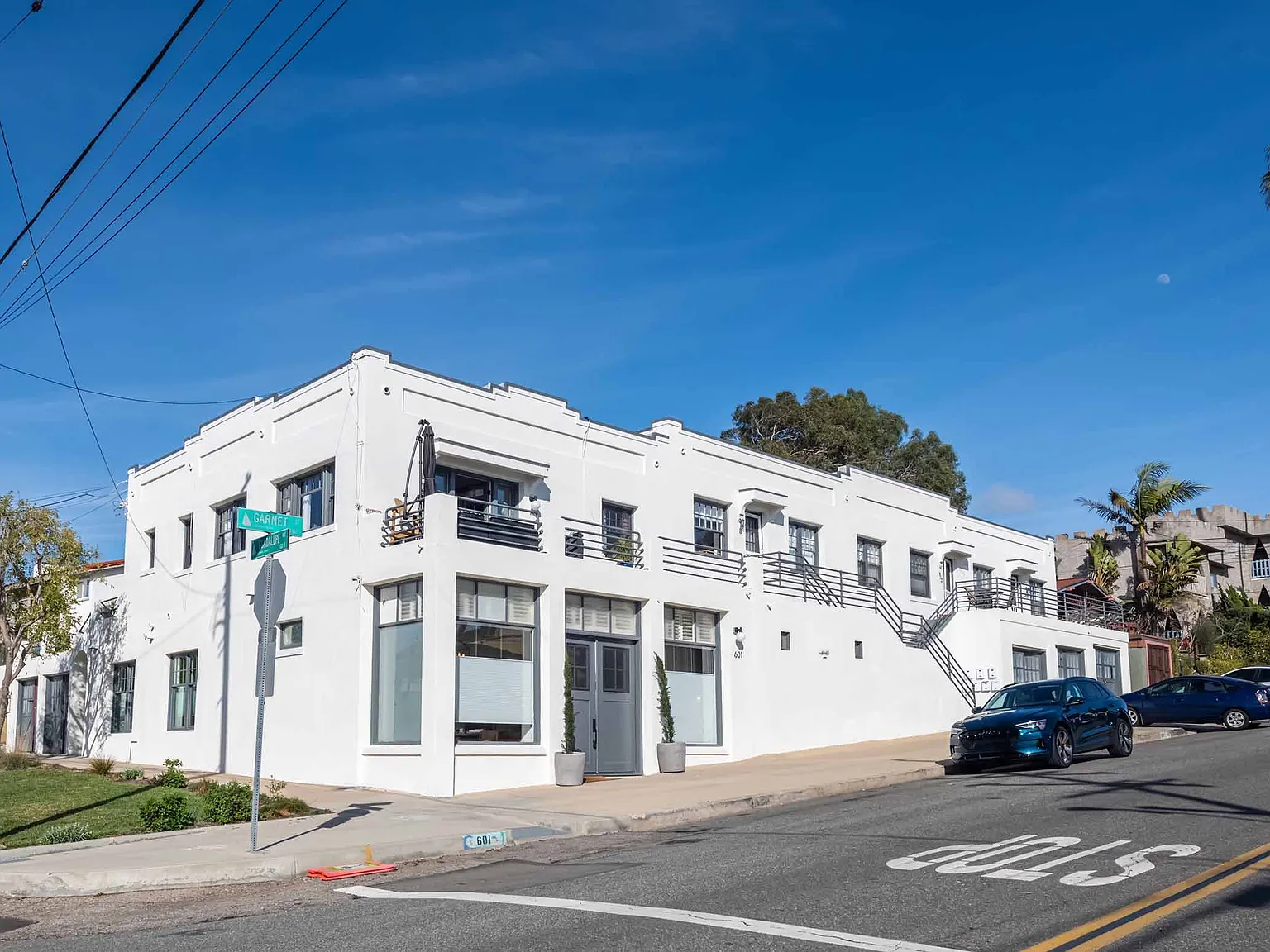 3 bed, 1600 sqft, $7,500 — Photo 1