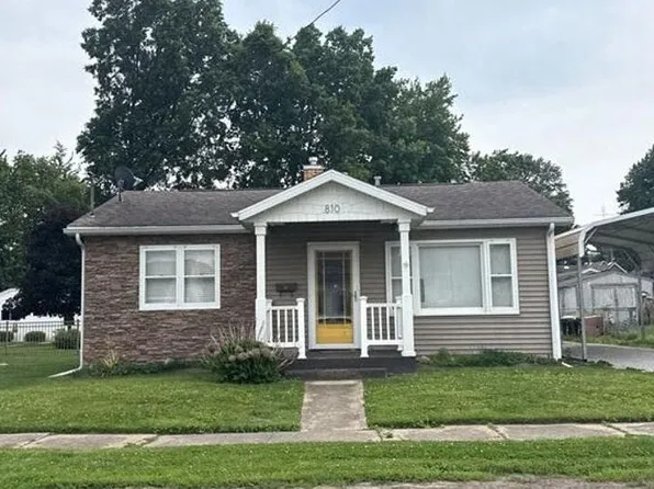 810 E Oak St, Taylorville, IL 62568