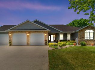 1999 E Legacy Ln, Winona Lake, IN 46590